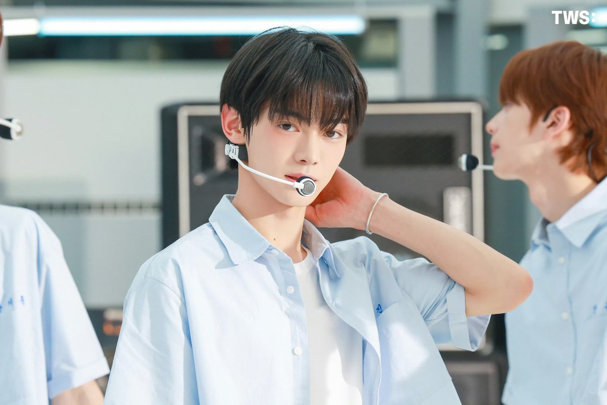 매번 컴백할 때마다 한진이의 가사 분량과 MV 출연 시간은 항상 가장 적습니다. 회사는 이런 행동을 즉시 중단해 주세요. 한진이는 더 나은 대우를 받아야 합니다!

PLEDIS TREAT HANJIN BETTER
#HanjinDeservesBetter 
<a href="/pledisnews/">PLEDIS ENTERTAINMENT</a> <a href="/TWS_PLEDIS/">TWS</a>