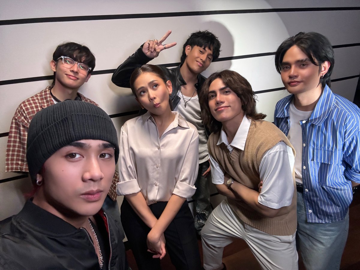 World Music Awards (@worldmusicaward) on Twitter photo Filipino Popstar Royalty, #SarahGeronimo & #SB19, the biggest boy Band in the country, score the 3rd Highest New Entry on the Worldwide iTunes song chart with their amazing new collab "Umaaligid", landing #51! πͺπ΅ππΈβπΊπ»πΊπ»πΊπ»πΊπ»πΊπ»π₯πππ₯5β£1β£ππ΅π₯ππππππβ€οΈβπ₯
WATCH: Filipino Popstar Royalty, #SarahGeronimo & #SB19, the biggest boy Band in the country, score the 3rd Highest New Entry on the Worldwide iTunes song chart with their amazing new collab "Umaaligid", landing #51! πͺπ΅ππΈβπΊπ»πΊπ»πΊπ»πΊπ»πΊπ»π₯πππ₯5β£1β£ππ΅π₯ππππππβ€οΈβπ₯
WATCH: