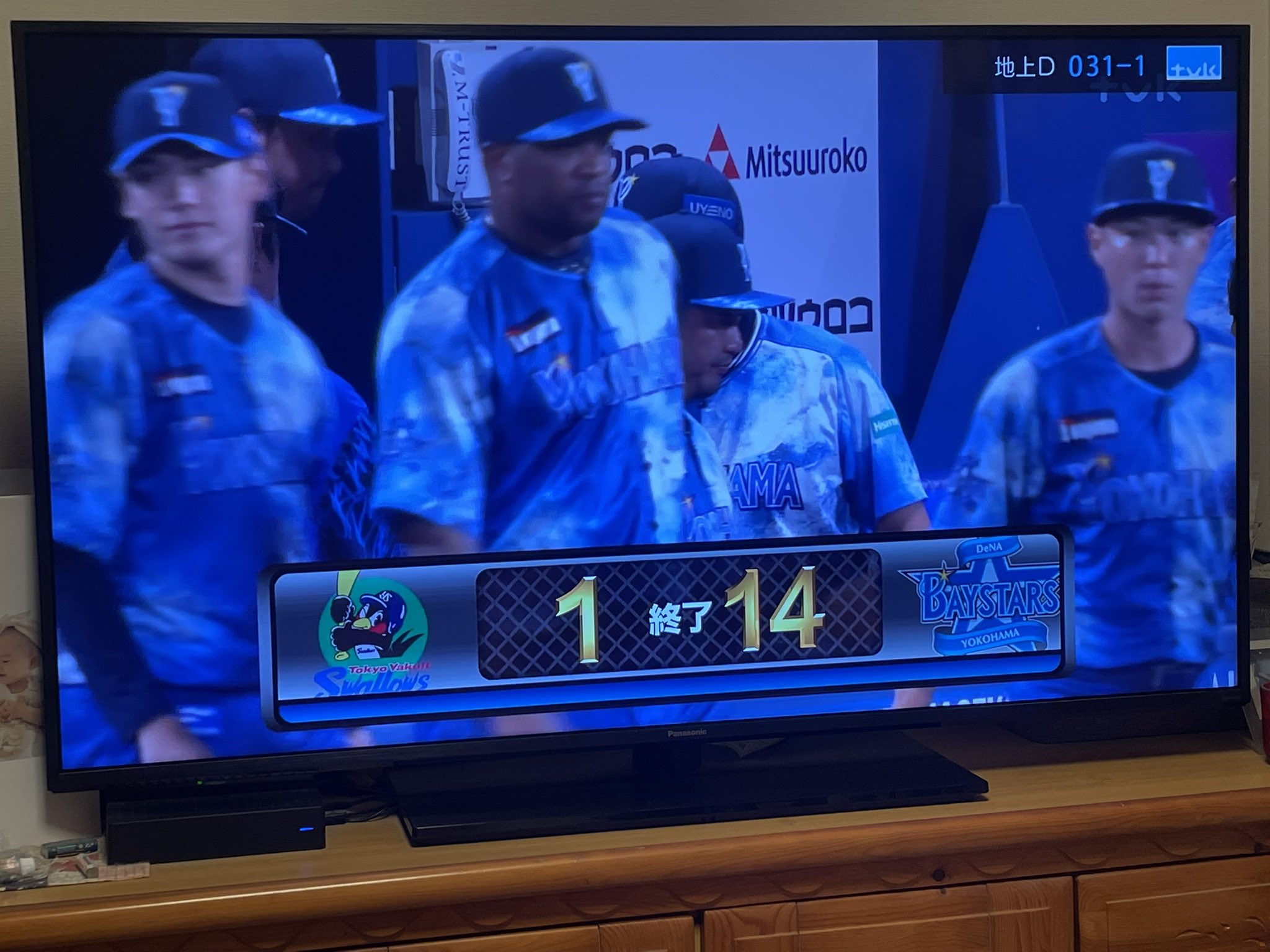 【早い者勝ち】匿名配送⭐️ヒゲダン 超レア 10周年 ベースボールT 契約更新のお知らせ】 EXTENDED！ この度、旭川ビースターズは