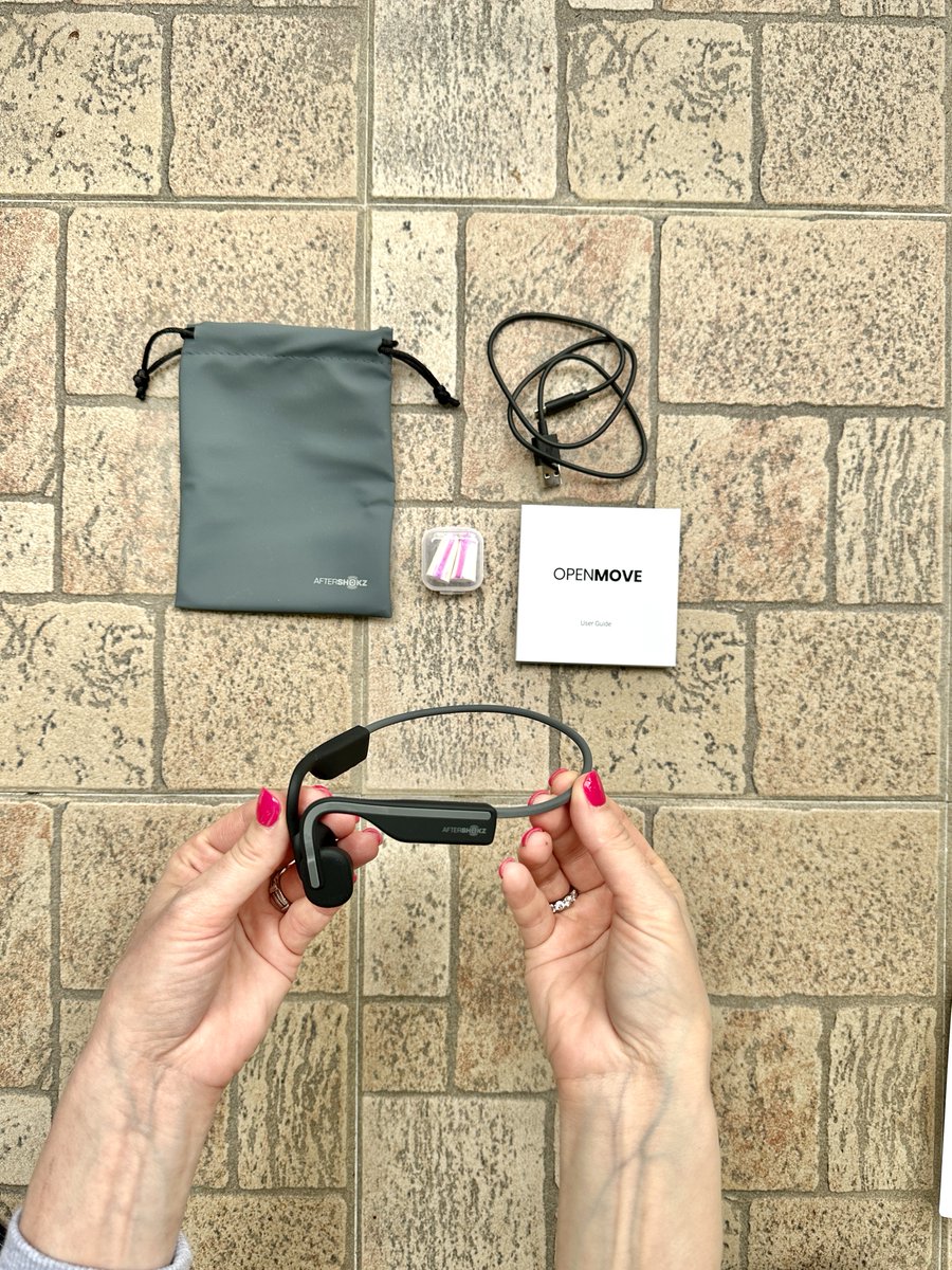 BubblyMoments's tweet image. Stay aware while jamming out 🎶 Open-Ear Wireless Headphones give you premium sound and full awareness.

🛍️ Shop here: amzlink.to/az0x4U6UNqkCb

#OpenEarHeadphones #AmazonTech #OutdoorAudio #FitnessGear