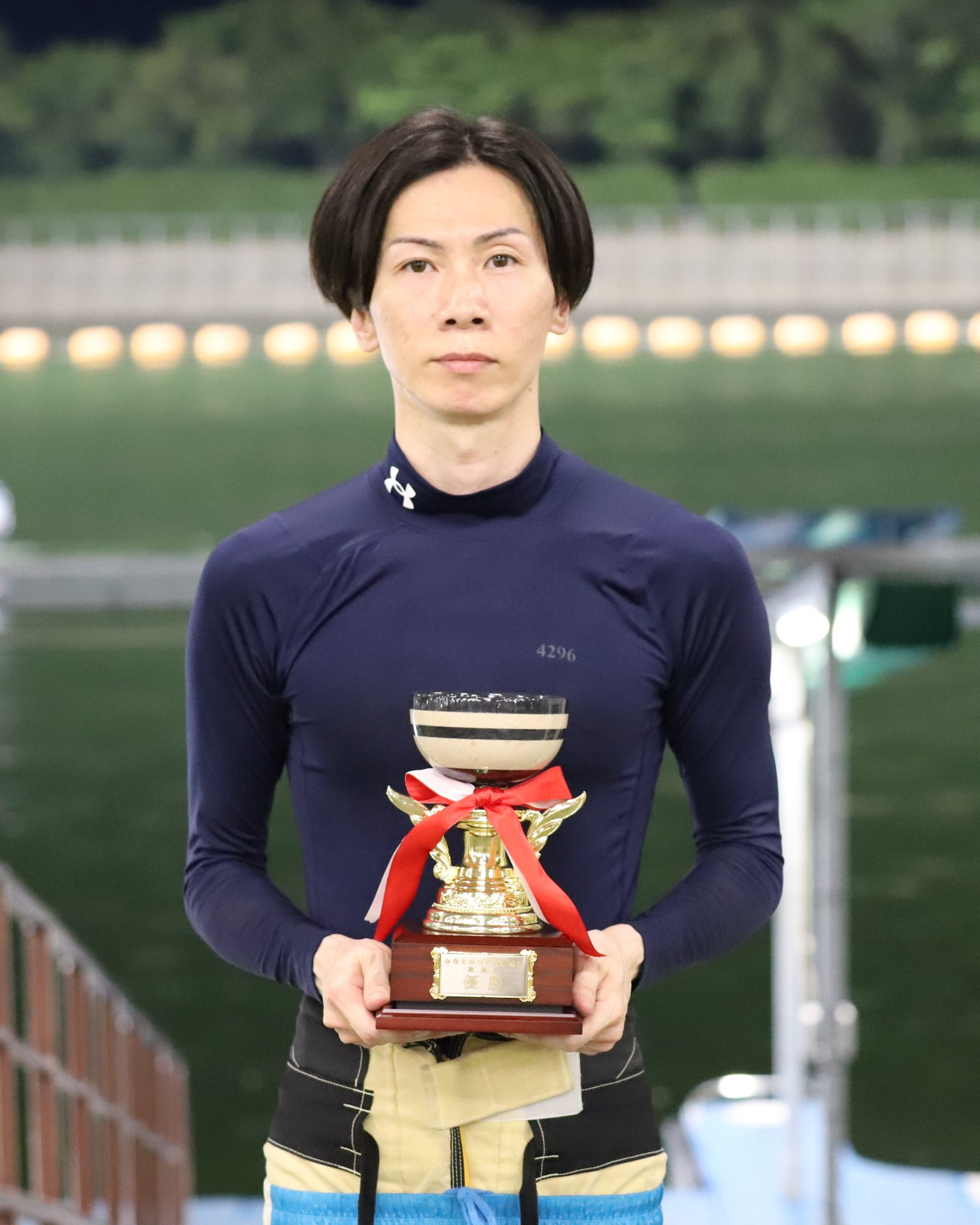 4296 岡崎恭裕選手 実使用 通勤服 ジャケット ウインドブレーカー L 競艇 ボートレース アシックス製 hqdefault.jpg