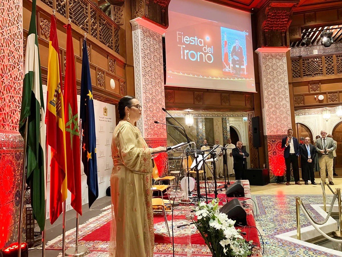 Fundación Tres Culturas del Mediterráneo (@funtresculturas) on Twitter photo 📸 Ayer acogimos en nuestra sede la conmemoración del 26º aniversario del ascenso al trono de SM el Rey Mohammed VI, junto a nuestra vicepresidenta @patricia_delpozo y la cónsul general del Reino de Marruecos en Sevilla y patrona de la Fundación, <a href="/DouniaLero/">Dounia Del-lero Torres</a>
<a href="/ConsuladoMarSev/">Consulado Marruecos Sevilla</a> 🤝 📸 Ayer acogimos en nuestra sede la conmemoración del 26º aniversario del ascenso al trono de SM el Rey Mohammed VI, junto a nuestra vicepresidenta @patricia_delpozo y la cónsul general del Reino de Marruecos en Sevilla y patrona de la Fundación, <a href="/DouniaLero/">Dounia Del-lero Torres</a>
<a href="/ConsuladoMarSev/">Consulado Marruecos Sevilla</a> 🤝