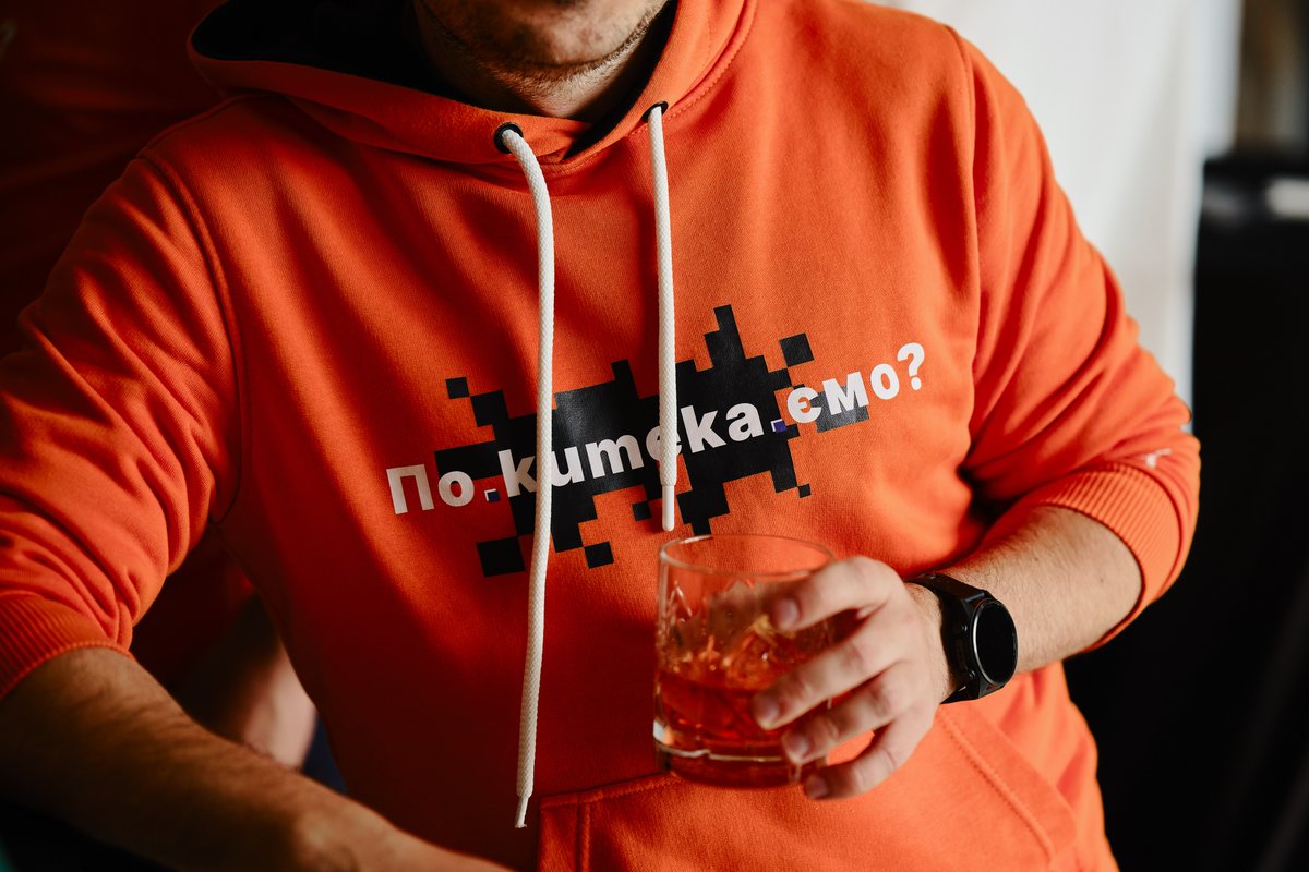 SuperteamUKR's tweet photo. GM! 
We slowed down a bit after KUMEKATHON SZN. But we’re already [kumekaємо] abt the next Solana hackathon and cooking up new ways to back our founders.

Kumeka mode: 🟠 https://t.co/CWgXC1mwUZ