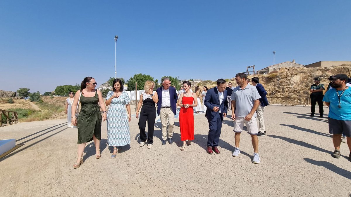 DGobExtremadura's tweet photo. 💦 El delegado del Gobierno en Extremadura, @J_L_Quintana, ha asistido hoy al acto de inauguración del Festival del Agua y presentación de la experiencia 'Vive Alange', un proyecto que cuenta con la colaboración del @mitecogob.
#costadulce
#playadeinterior
#turismodeinterior https://t.co/0Xw5xlSycr