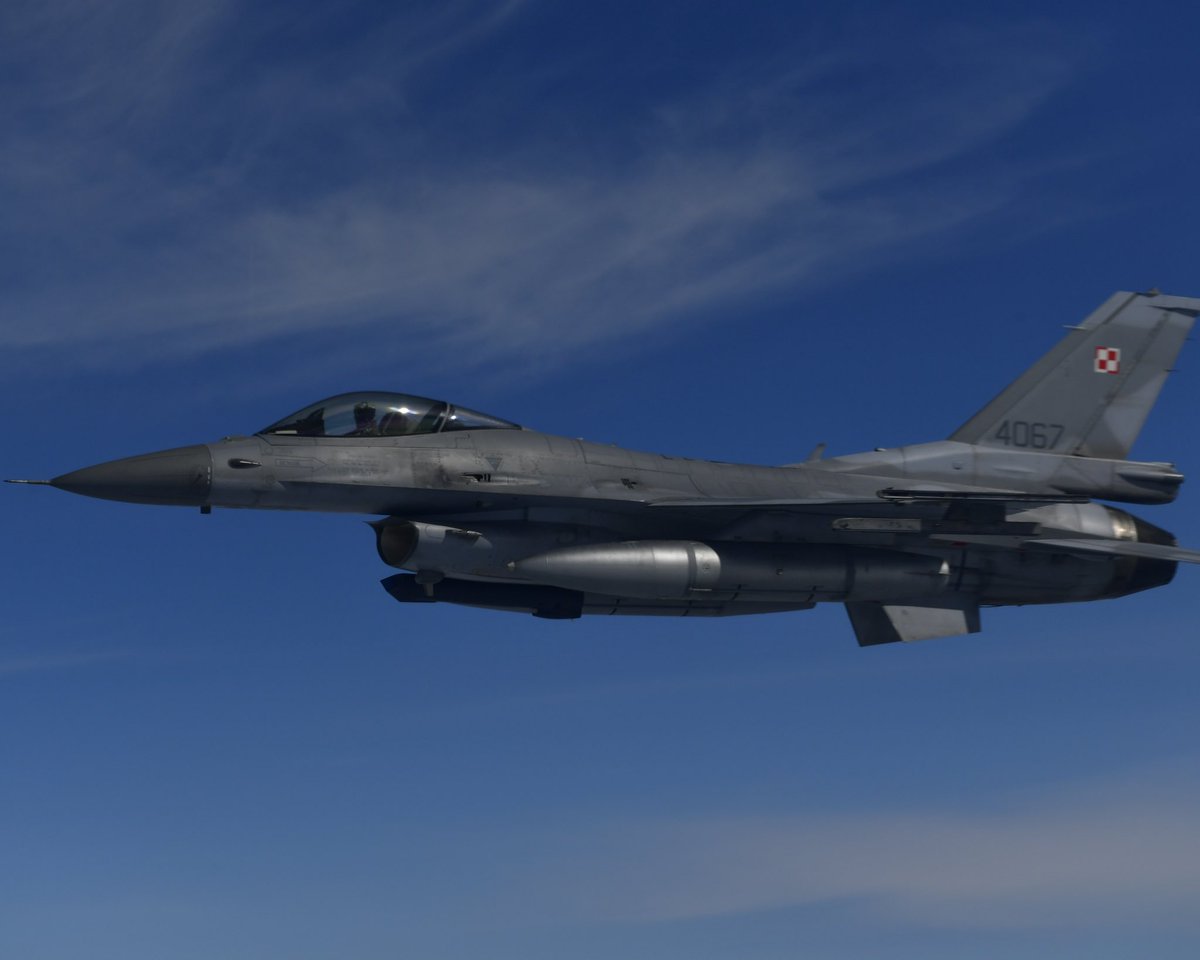 Armée française - Opérations militaires (@etatmajorfr) on Twitter photo 📍Flanc est | #AIRSHIELDING
➡️ Mission de ravitaillement en vol au profit de nos alliés 🇩🇪 et 🇵🇱 par un A330 🇫🇷. ✈️
🎯 Engagement et coopération des forces aériennes de l’<a href="/OTAN_FR/">OTAN en français</a> pour la protection de l’espace aérien de l’Alliance. 📍Flanc est | #AIRSHIELDING
➡️ Mission de ravitaillement en vol au profit de nos alliés 🇩🇪 et 🇵🇱 par un A330 🇫🇷. ✈️
🎯 Engagement et coopération des forces aériennes de l’<a href="/OTAN_FR/">OTAN en français</a> pour la protection de l’espace aérien de l’Alliance.