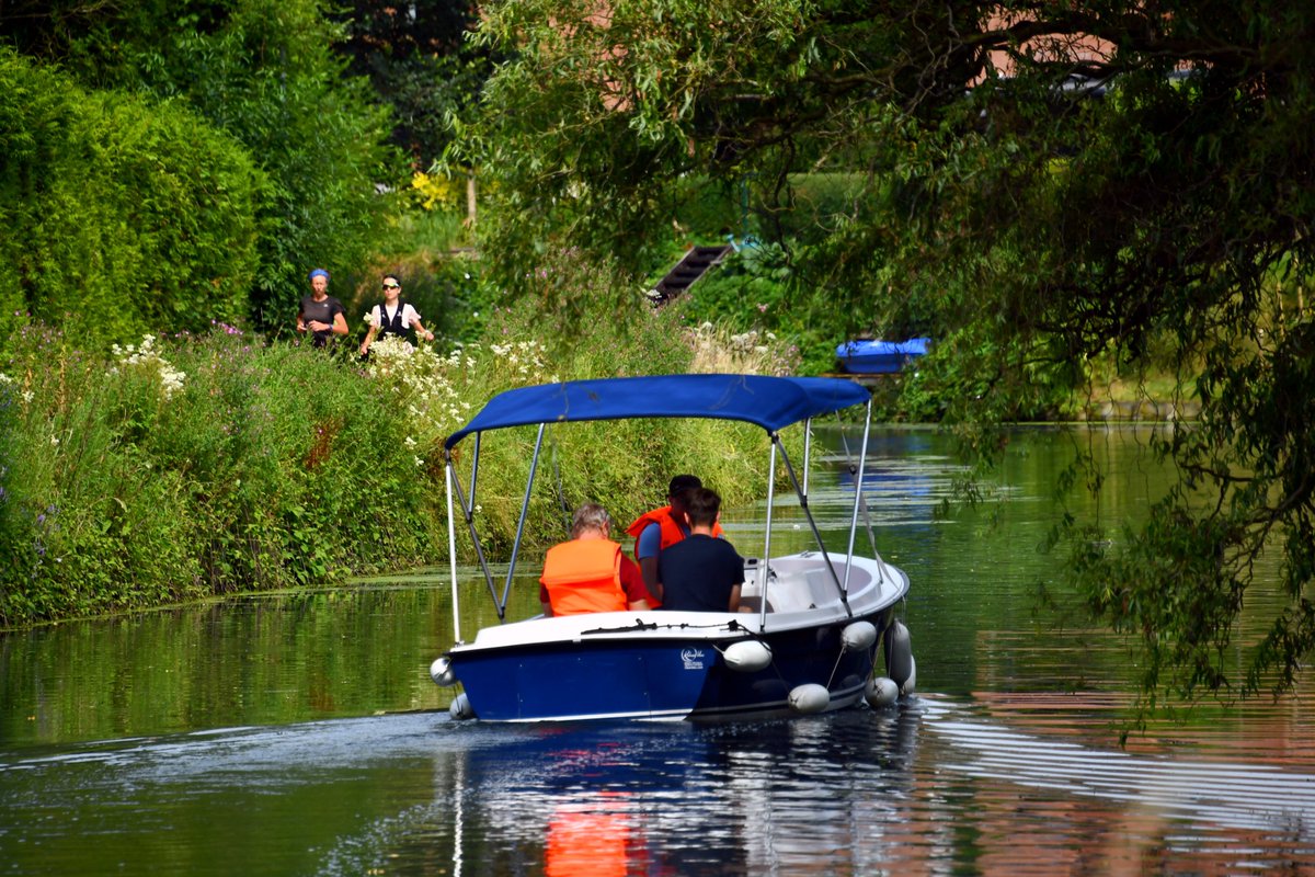 Marcq Plaisance
La base est ouverte jusqu'au dimanche 21 septembre 2025, uniquement les samedis et dimanches de 10h à 19h.
Aménagé le long de la rue du Quai, au Bourg, Marcq Plaisance est un espace dédié à la pratique d’activités nautiques : pédalos, canoë-kayak
#marcqenbaroeul