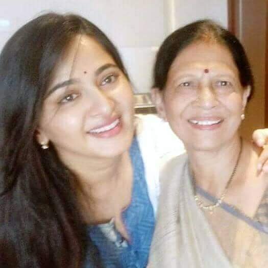 SweetyFan4Ever's tweet photo. Wishing #PrafullaShetty Amma a Very Happy Birthday💐
Wishing you all Happiness and Good Health ❤
Lot of Love and respect From all Sweety Fans
#HBDPrafullaShetty Amma
@MsAnushkaShetty
#AnushkaShetty https://t.co/AX0lGTaWsp