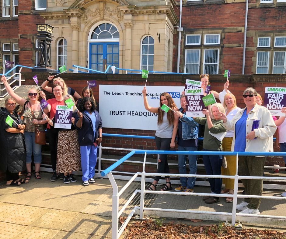 unisonyh's tweet photo. Band 2 theatres staff are still in good spirits, despite the chief executive of @LeedsHospitals failing to commit to anything at a meeting today.

Other band 2 staff have been rebanded and received back pay to acknowledge the work they do. Theatres staff deserve the same! ✊ https://t.co/mwwul9UXeT
