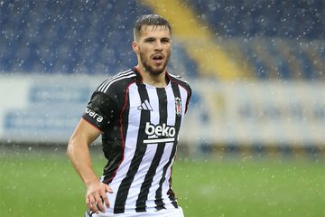 Beşiktaş'ta yeni transferler Orkun Kökçü ve David Jurasek, maça yedek başlıyor.