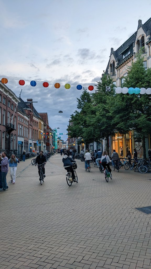 Diese Mischung aus Ruhe und Lebendigkeit in Groningen und vielen anderen niederländischen Städten ist immer wieder beeindruckend 

🇳🇱❤️🚲