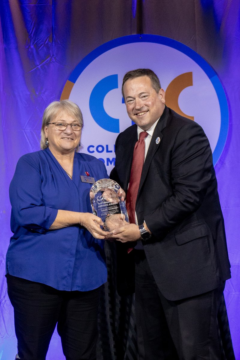 College Sports Communicators (@collsportscomm) on Twitter photo On this #ThrowbackThursday, we're looking back to #CSCUnite25 and our surprise Distinguished Service Award for Barb Kowal (<a href="/austinbarb/">Barb Kowal</a>) at our Wednesday Special Awards Luncheon!
After an award-winning 40-plus year history in college athletics administration and communications On this #ThrowbackThursday, we're looking back to #CSCUnite25 and our surprise Distinguished Service Award for Barb Kowal (<a href="/austinbarb/">Barb Kowal</a>) at our Wednesday Special Awards Luncheon!
After an award-winning 40-plus year history in college athletics administration and communications