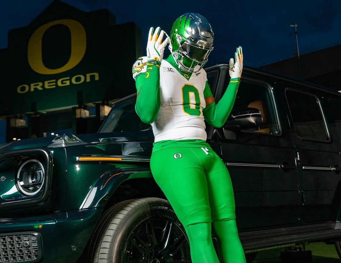 QUAAAAACK! 5-star EDGE Anthony “Tank” Jones has committed to Oregon!! 🦆

The No. 1 player in Alabama is a Duck