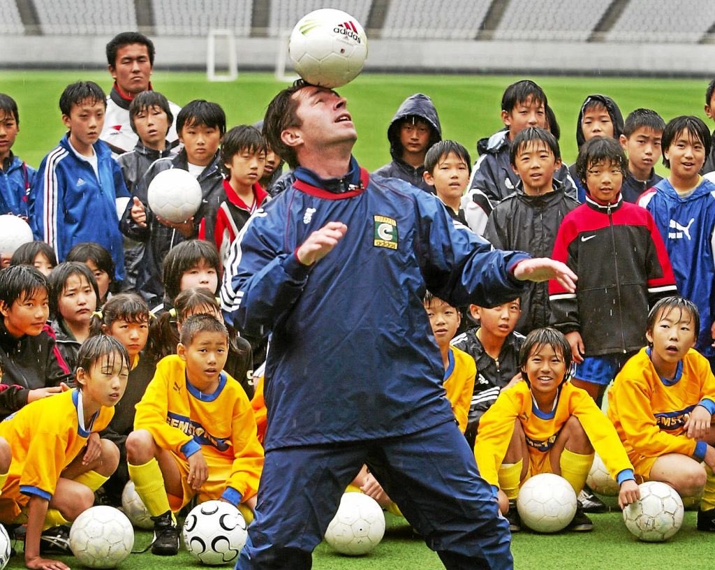 🎙️ NEW POD 

Former pro in Japan &amp; author of “Football Starts at Home,” <a href="/tomsan106/">Tom Byerトム•バイヤー</a> joins the show to kick off our grassroots series. Belz &amp; Tom discuss early childhood ball mastery, the critical importance of parent-child relationship in skill development, and the knock-on