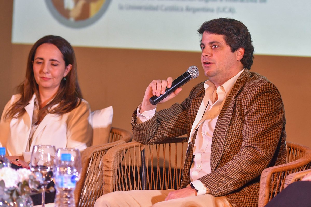 Participaron el ministro Rodolfo Vargas Arizu, el intendente de Capital Ulpiano Suarez, los subsecretarios Alberto Marengo y Emilce Vega Espinoza, la directora de Emprendedores y Cooperativas Andrea Nallim, ademas de autoridades de las Cooperativas y referentes del sector.