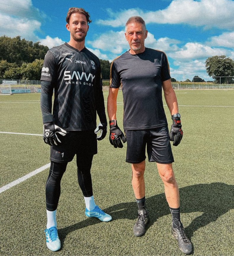 حارس نادي العروبة غايتان كوكي مرتديًا قميص الهلال 💙