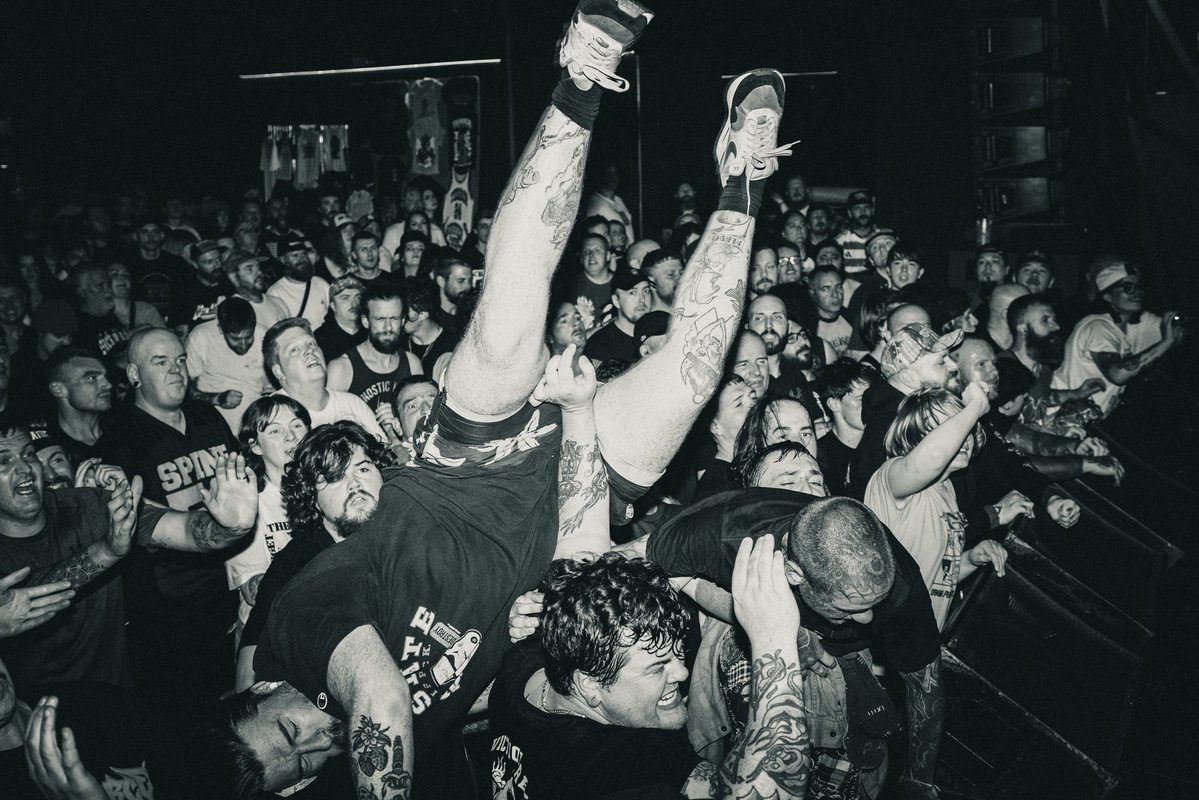 Did a cracking stage dive a little bit ago while having a boogie to <a href="/terrorhardcore/">𝔱 𝔢 𝔯 𝔯 𝔬 𝔯</a> 🤪