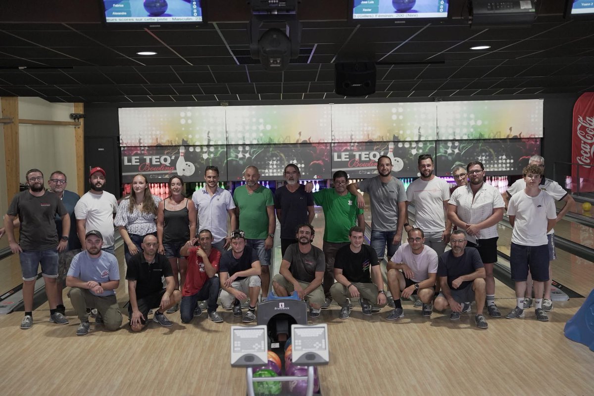 teqbowling's tweet photo. 🟠 Jeudi 31 juillet 2025 au @teqbowling
Un immense merci à toute l’équipe de @Guillebeaud_Batiment de @SaintPierreleVieux pour cette journée au top ! 🍹🍽️🎳

👉 Au programme : cocktail d’accueil, repas chaleureux, et un challenge Bowling &amp; Lasergame endiablé https://t.co/JUI6kX30Av