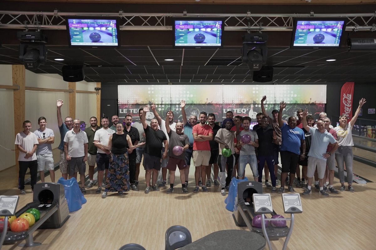 teqbowling's tweet photo. 🟠 Jeudi 31 juillet 2025 au @teqbowling
Un immense merci à toute l’équipe de @Guillebeaud_Batiment de @SaintPierreleVieux pour cette journée au top ! 🍹🍽️🎳

👉 Au programme : cocktail d’accueil, repas chaleureux, et un challenge Bowling &amp; Lasergame endiablé https://t.co/JUI6kX30Av