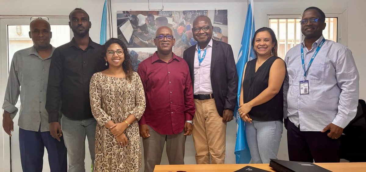 Conseil Régional d'Obock (@c_obock) on Twitter photo 🤝 Le <a href="/c_obock/">Conseil Régional d'Obock</a> et <a href="/UNICEFDjibouti/">UNICEF Djibouti</a>
renouvellent leur partenariat.
Une nouvelle convention du #PTBA 2025-2026 a été signée ce jeudi 31 juillet, pour renforcer la protection de l’enfance & l’accès à l’eau potable en zones rurales isolées.
#Obock #UNICEF 🤝 Le <a href="/c_obock/">Conseil Régional d'Obock</a> et <a href="/UNICEFDjibouti/">UNICEF Djibouti</a>
renouvellent leur partenariat.
Une nouvelle convention du #PTBA 2025-2026 a été signée ce jeudi 31 juillet, pour renforcer la protection de l’enfance & l’accès à l’eau potable en zones rurales isolées.
#Obock #UNICEF