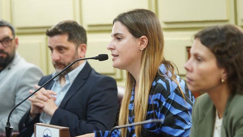 Hoy en Asamblea Legislativa aprobamos el pliego de Matías Sebastián Merlo como Fiscal Regional del MPA en Rosario.
La unanimidad refleja el respaldo de la Legislatura a un Ministerio Público que muestra resultados: mejoras en los índices de seguridad, más causas resueltas y una