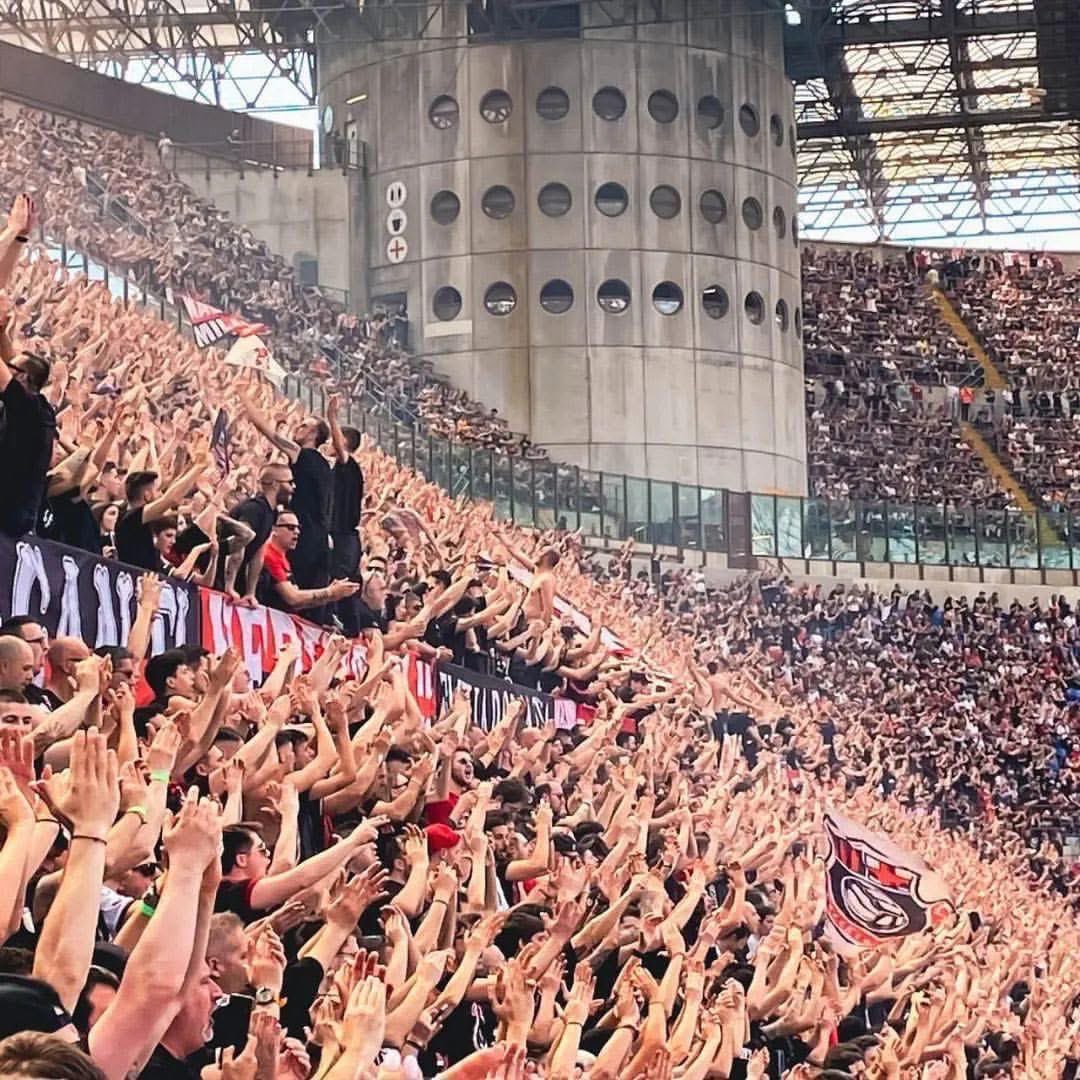🏟️ Curva Sud, #ACMilan 🔴⚫️