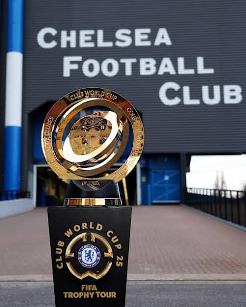 PrimeEnergy33's tweet image. Once you understand, youll #UNDERSTAND everything

Trophy Chelsea won imitate the Throne Angel

#TRUMP took ownership of the original one for a #REASON

Indicating that he will sit on the Throne as "predicted" in the Bible 

Chelsea wears #BLUE = #Royalty

ITS ALL BIBLICAL