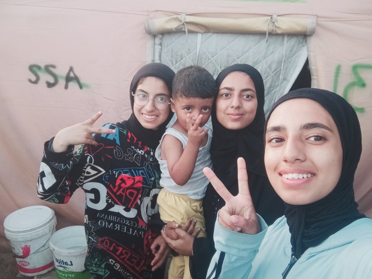 tala161306's tweet photo. "I want to live in peace, safety🕊️, and with enough to eat... and many other things. I want me and my siblings to live peacefully. Please help us share our campaign. Me and my siblings—share the campaign link."🍉💗 
https://t.co/MuHIu7Dn5c https://t.co/ErN8kVNeOh