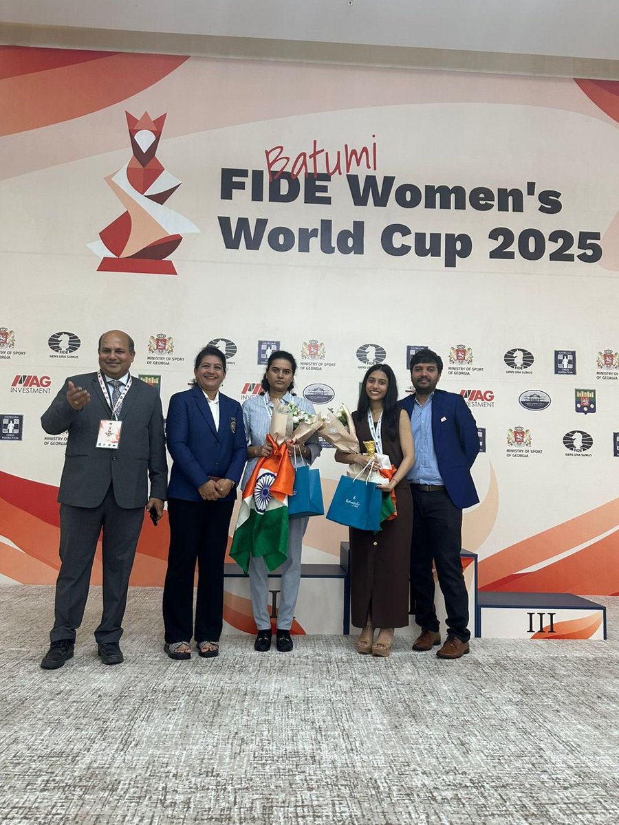 Reddy298's tweet photo. @Ongc_Mrpl @FIDE_chess @humpy_koneru 🏆🇮🇳 Historic 1-2 finish at FIDE Women's Chess WC!
Divya🥇 &amp; Koneru🥈 made India proud. 4 in Top 8!
Coach Saritha Reddy MUST be honored too.

@PMOIndia @ianuragthakur @IndiaSports:
INVITE HER to the felicitation!

#SarithaReddy #ChessCoach #IndianChess #SupportCoach #FIDEWorldCup https://t.co/qTPvmO0Cj1