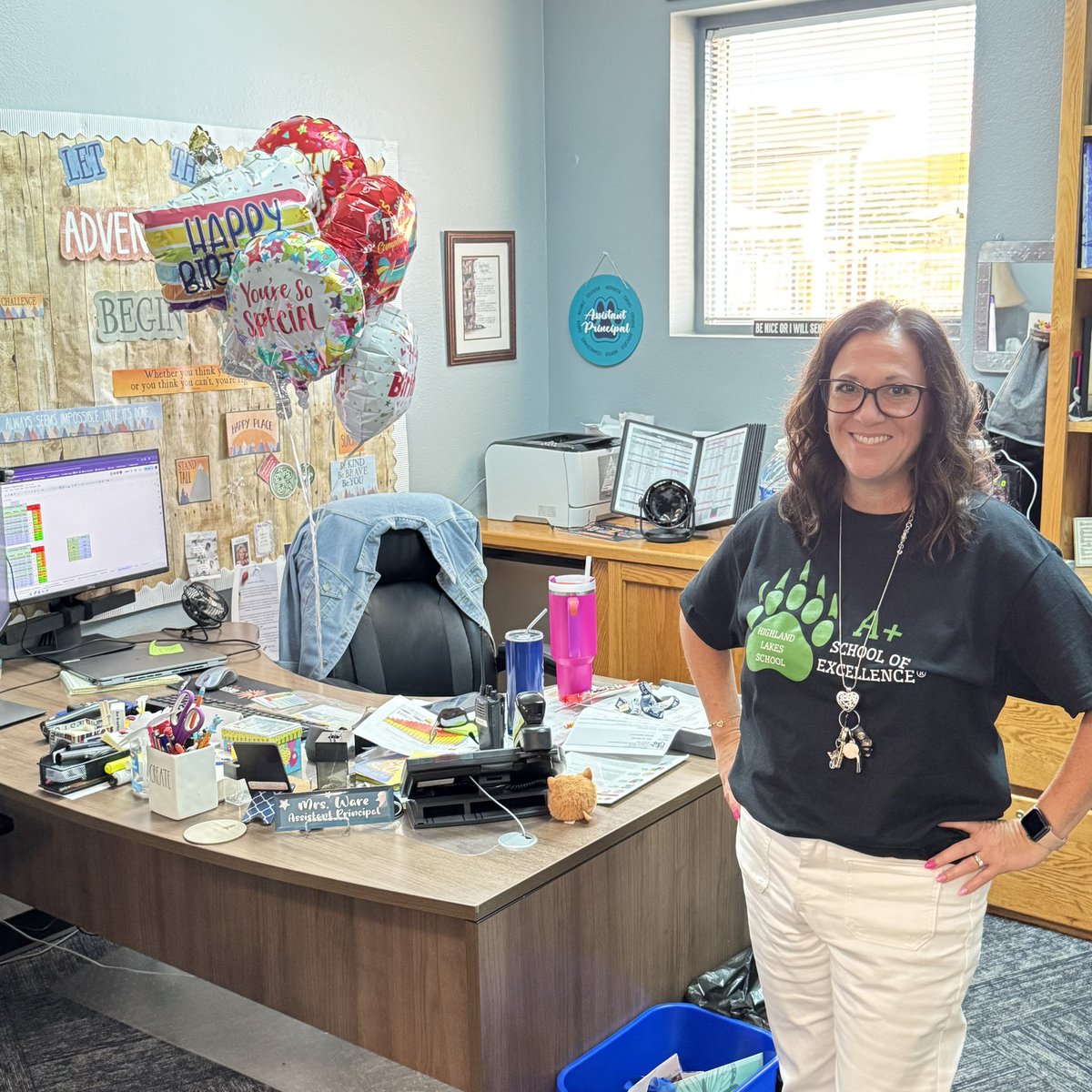 Ms. Hicks, Ms. Ware, and the dedicated <a href="/HLS_DVUSD/">Highland Lakes School</a> staff kicked off the year by welcoming students back to an environment rooted in excellence, community, and Bear pride. 💚
Shoutout to Ms. Malone’s kindergarten class for setting the tone by reviewing playground routines!🐻<a href="/DVUSD/">Deer Valley Unified School District</a>