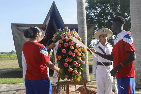 MeyvisEstevezE's tweet photo. Mañana llena de orgullo, compromiso y sueños. La delegación cubana a los #PanamericanosJunior recibe la bandera con el corazón encendido y la mirada en la gloria. Son 231 jóvenes que llevan en sus músculos la velocidad, en sus manos la técnica y en sus ojos la pasión. ¡Éxitos! https://t.co/KmJr7McFE5