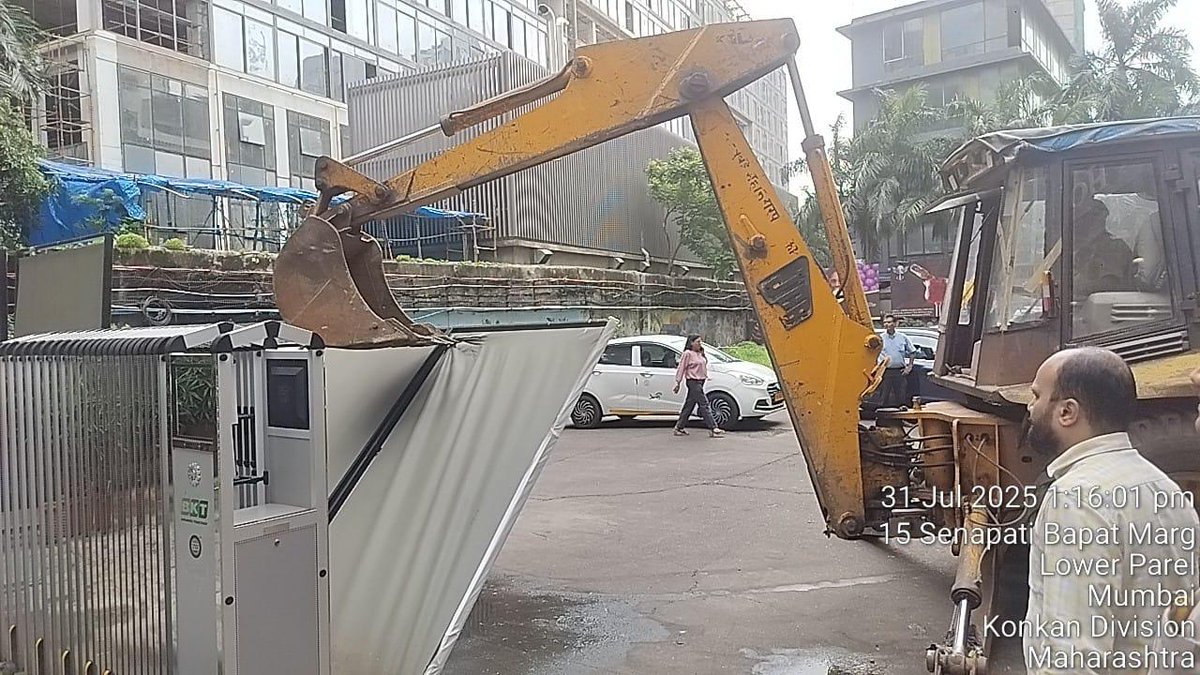 🔹As per the directives of BMC’s Additional Municipal Commissioner (City) Dr. (Mrs.) Ashwini Joshi and under the guidance of Assistant Municipal Commissioner (G/South) Mrs. Swapnaja Kshirsagar, a joint action was carried out today at the Kamla Mills premises in Lower Parel, with
