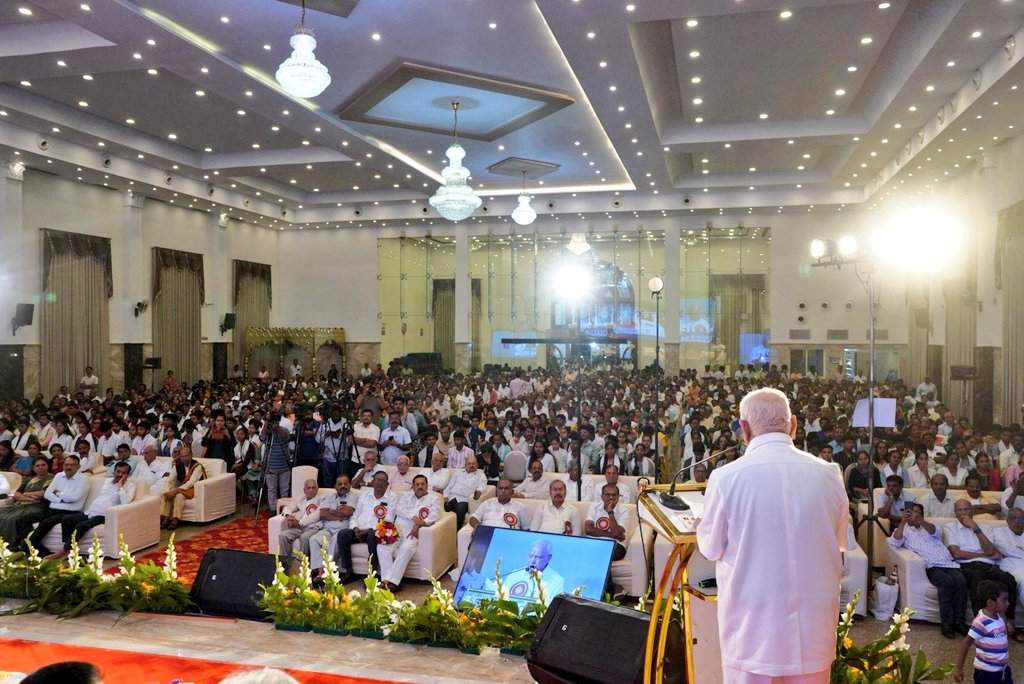 ಬೆಕ್ಕಿನಕಲ್ಮಠದ ಪೂಜ್ಯ ಡಾ. ಶ್ರೀ ಮಲ್ಲಿಕಾರ್ಜುನ ಮುರುಘರಾಜೇಂದ್ರ ಮಹಾಸ್ವಾಮಿಗಳು, ಬಸವತತ್ವ ಪೀಠದ ಪೂಜ್ಯ ಶ್ರೀ ಡಾ. ಬಸವ ಮರುಳಸಿದ್ದ ಸ್ವಾಮಿಗಳ ದಿವ್ಯ ಸಾನ್ನಿಧ್ಯದಲ್ಲಿ ಶಿವಮೊಗ್ಗದಲ್ಲಿ ಇಂದು ಶ್ರೀ ಬಸವೇಶ್ವರ ವೀರಶೈವ ಲಿಂಗಾಯತ ಸಮಾಜ ಸೇವಾ ಸಂಘದ ವತಿಯಿಂದ ನಡೆದ ಪ್ರತಿಭಾ ಪುರಸ್ಕಾರ ಮತ್ತು ಅಭಿನಂದನಾ ಸಮಾರಂಭದಲ್ಲಿ ಪಾಲ್ಗೊಳ್ಳಲಾಯಿತು.