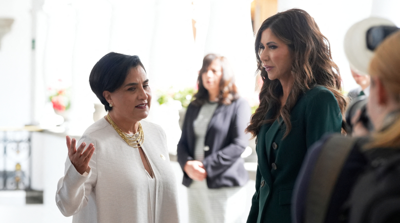AsíAmaneció (@asiamanecio) on Twitter photo 🔴ATENCIÓN | Daniel Noboa se reúne con Kristi Noem en Carondelet 🇪🇨🤝🇺🇸
El presidente de Ecuador <a href="/DanielNoboaOk/">Daniel Noboa Azin</a> mantuvo un encuentro a puerta cerrada con la secretaria de Seguridad de EE.UU., Kristi Noem (<a href="/Sec_Noem/">Secretary Kristi Noem</a>) , este 31 de julio. La agenda incluyó temas clave como 🔴ATENCIÓN | Daniel Noboa se reúne con Kristi Noem en Carondelet 🇪🇨🤝🇺🇸
El presidente de Ecuador <a href="/DanielNoboaOk/">Daniel Noboa Azin</a> mantuvo un encuentro a puerta cerrada con la secretaria de Seguridad de EE.UU., Kristi Noem (<a href="/Sec_Noem/">Secretary Kristi Noem</a>) , este 31 de julio. La agenda incluyó temas clave como