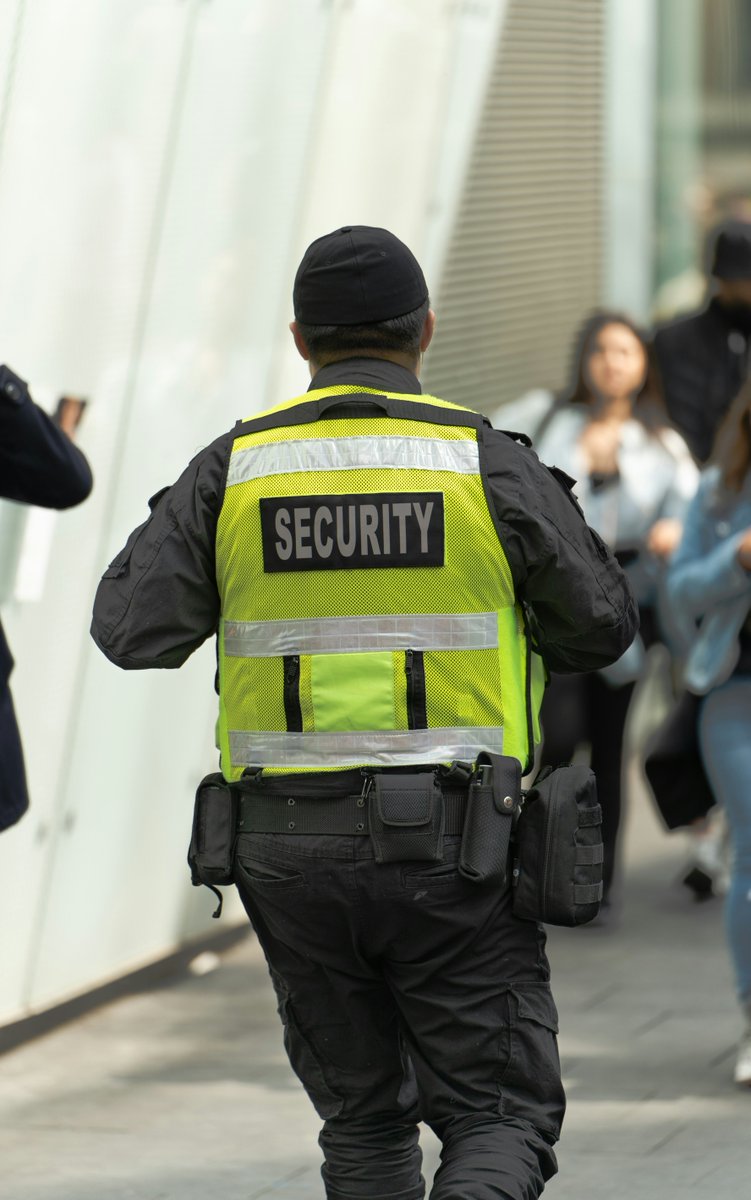 SentinelMGI's tweet image. Professionalism you can see. Protection you can trust.

Our guards represent your property with vigilance, integrity, and presence—whether in luxury lobbies or construction zones.