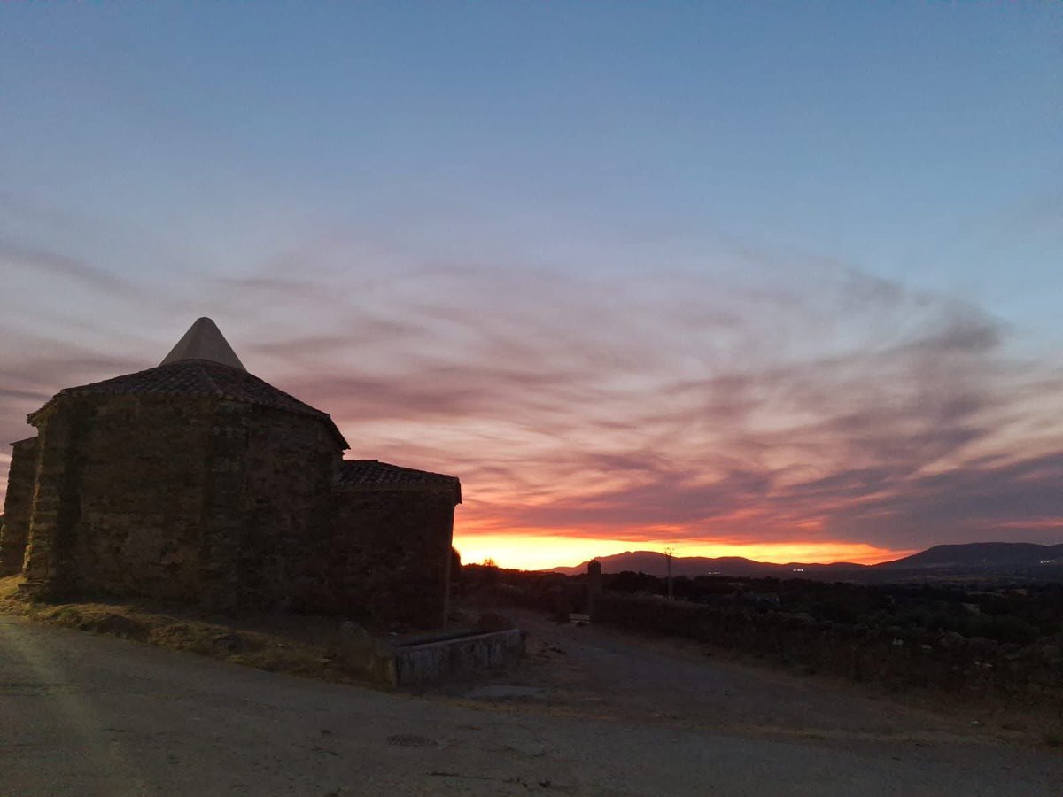 Queremos agradecer al #AytoTalaván por la reciente limpieza de la Ermita del Sto Cristo. 
Esta ha sido una petición reiterada por nuestra parte y es fundamental que este espacio en el que ya se ha invertido dinero para su restauración se mantenga siempre de forma digna.