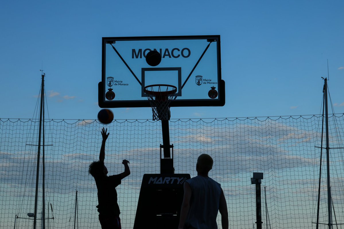 ✨️ Basketball vibes in Monaco 🏀🇲🇨

🚢 Le Port Hercule a vibré pour le basket 3x3, aux couleurs de la #RocaTeam 🔴⚪️

#DagheMunegu #Basket3x3