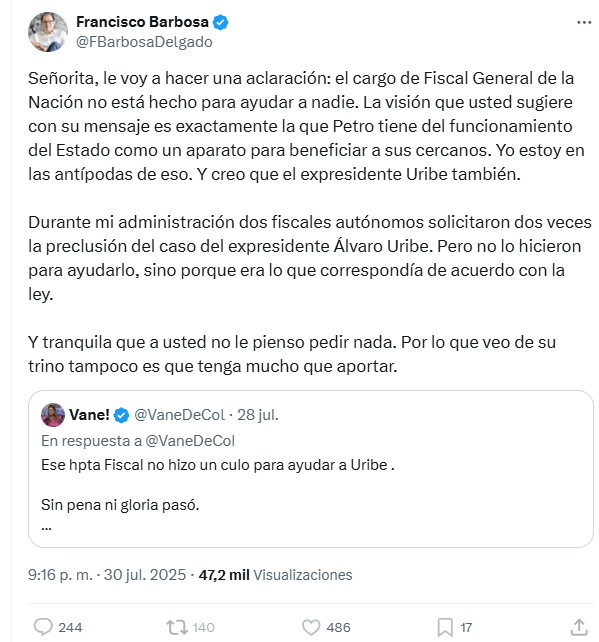 A <a href="/FBarbosaDelgado/">Francisco Barbosa</a> le tocó salir a inventar.