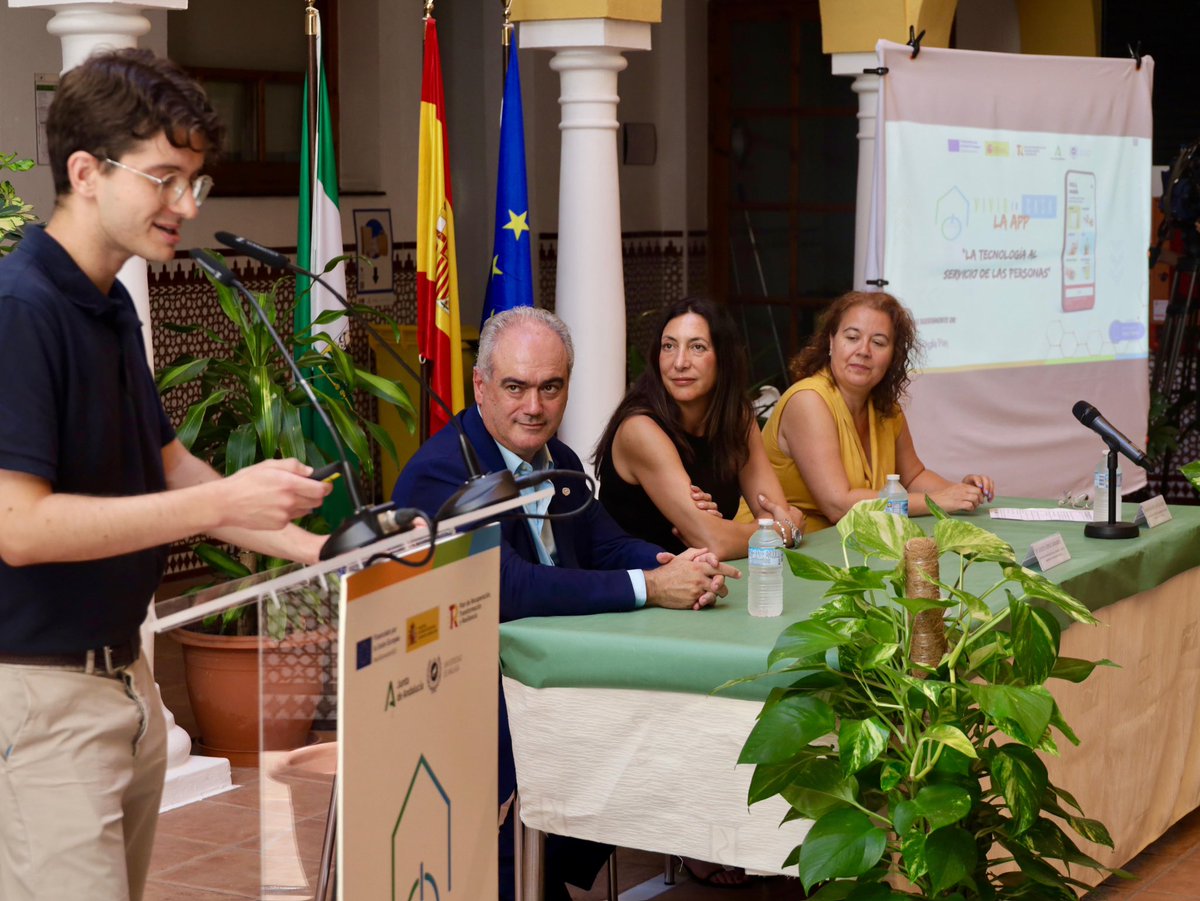 VivirenCasaUMA (@vivirencasauma) on Twitter photo Hoy hemos presentado la app #VivirEnCasa junto a la consejera <a href="/loleslopez/">Loles López</a> y el vicerrector de la <a href="/InfoUMA/">Universidad de Málaga</a> , Salvador Merino.
Gracias al Centro de Participación Activa de la Trinidad y a las personas mayores que nos acompañaron y nos inspiran cada a seguir innovando. 🧡📲 Hoy hemos presentado la app #VivirEnCasa junto a la consejera <a href="/loleslopez/">Loles López</a> y el vicerrector de la <a href="/InfoUMA/">Universidad de Málaga</a> , Salvador Merino.
Gracias al Centro de Participación Activa de la Trinidad y a las personas mayores que nos acompañaron y nos inspiran cada a seguir innovando. 🧡📲