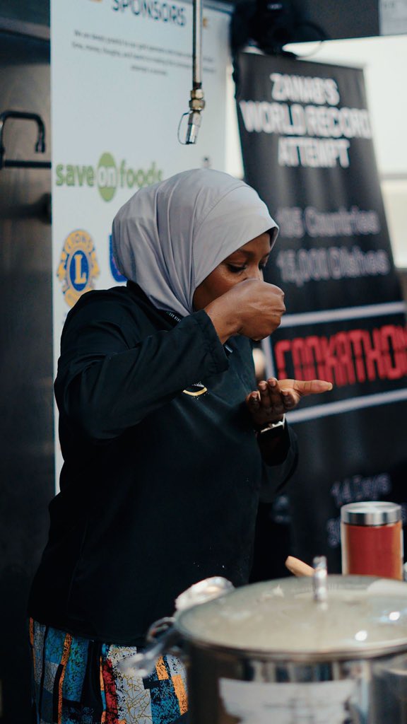 official__AGA's tweet photo. Hey guys, my friend Zainab Oladipo is attempting to break the Guinness World Record for the longest cookathon — and really need your support! 👩🏾‍🍳

#Cookathon #GuinnessWorldRecord #SupportZainab #300hourscookathon

Link to her YouTube livestream:
https://t.co/5YkPU4dvij… https://t.co/kVvTOGMtlD