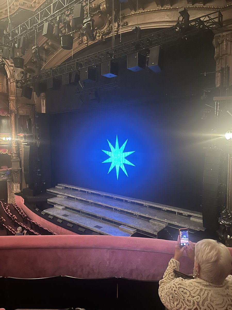 Just seen Evita <a href="/LondonPalladium/">The London Palladium</a> Wow!! Oh what a show!! What a cast👏👏👏 the standing ovation lasted for a long time &amp; it was well deserved.