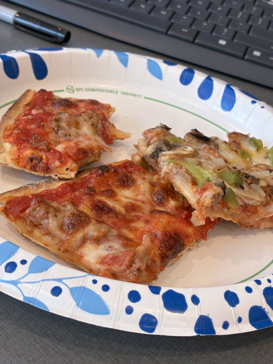 SueHappy3's tweet photo. #Grandstand #Pizza #Workbonus
Y’all can hate all you want! I’m gonna enjoy me some pizza #Supreme #sausage https://t.co/5GyyxjX55n