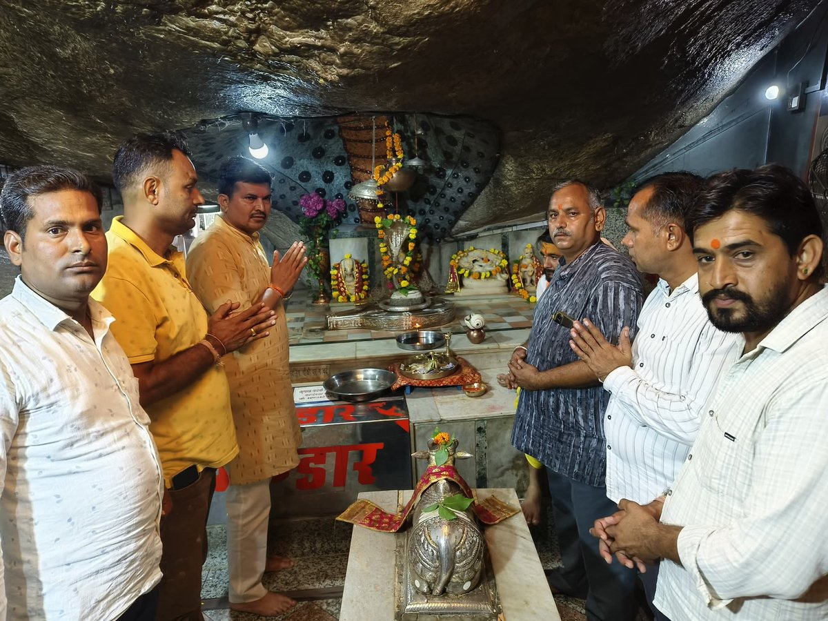 आज #मायलावास में श्री कटकेश्वर महादेव मंदिर के दर्शन कर क्षेत्र में कल्याण एवं खुशहाली की कामना की व पूज्य महंत श्री कुलदीपभारतीजी महाराज जी का आशीर्वाद प्राप्त किया, इस दौरान भाजपा पदाधिकारीगण एवं कार्यकर्ता बंधु मौजूद रहे।
#bjp4ahore #bjp4jalore #BJP4Rajasthan