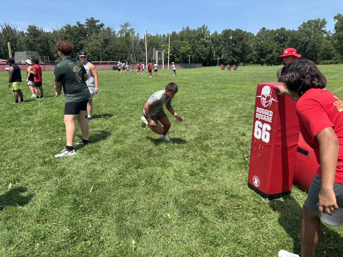 Thank you to all the campers who came to Broadway for our annual Middle School Football Camp! #TraditionNeverGraduates