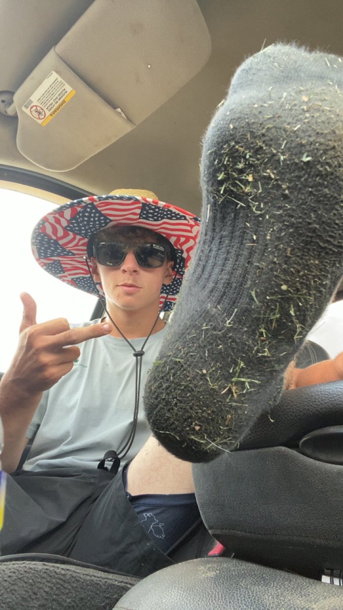 You already know that you can’t resist it you thrive for it that’s why I’m going to see you in the DMs sending for it 😈