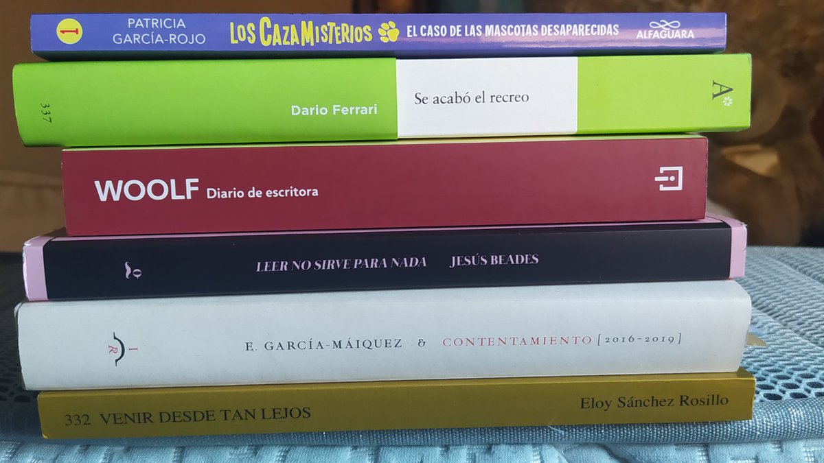 Haciendo acopio de lecturas para vacaciones. #NoTengáisAmigosPoetasOEscritores #LaRuina #BuscandoUnaHabitaciónVacíaNueva