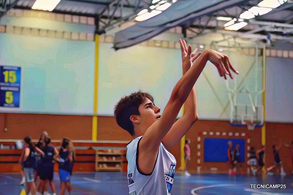 tecnicamp's tweet image. 🔥 Día 4 en Tecnicamp

Hoy hemos buscando ser más eficaces, creativos y agresivos cerca del aro 🏀💥
⁣
Además, hemos vivido una jornada intensa de competición 1 contra 1, donde nuestros campistas lo han dado TODO.
⁣
#Tecnicamp25