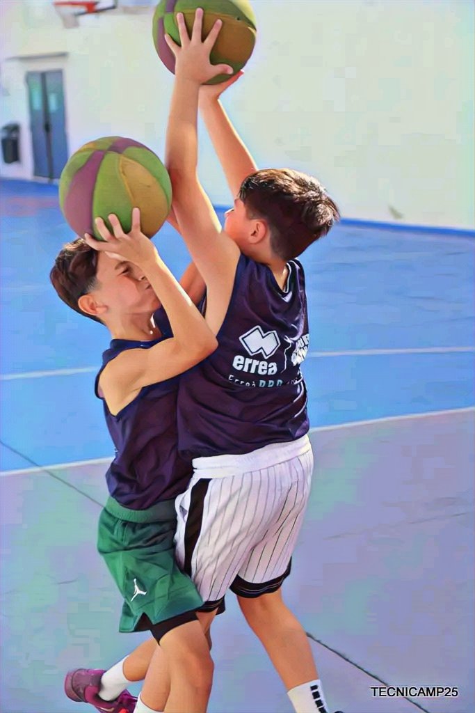 tecnicamp's tweet image. 🔥 Día 4 en Tecnicamp

Hoy hemos buscando ser más eficaces, creativos y agresivos cerca del aro 🏀💥
⁣
Además, hemos vivido una jornada intensa de competición 1 contra 1, donde nuestros campistas lo han dado TODO.
⁣
#Tecnicamp25