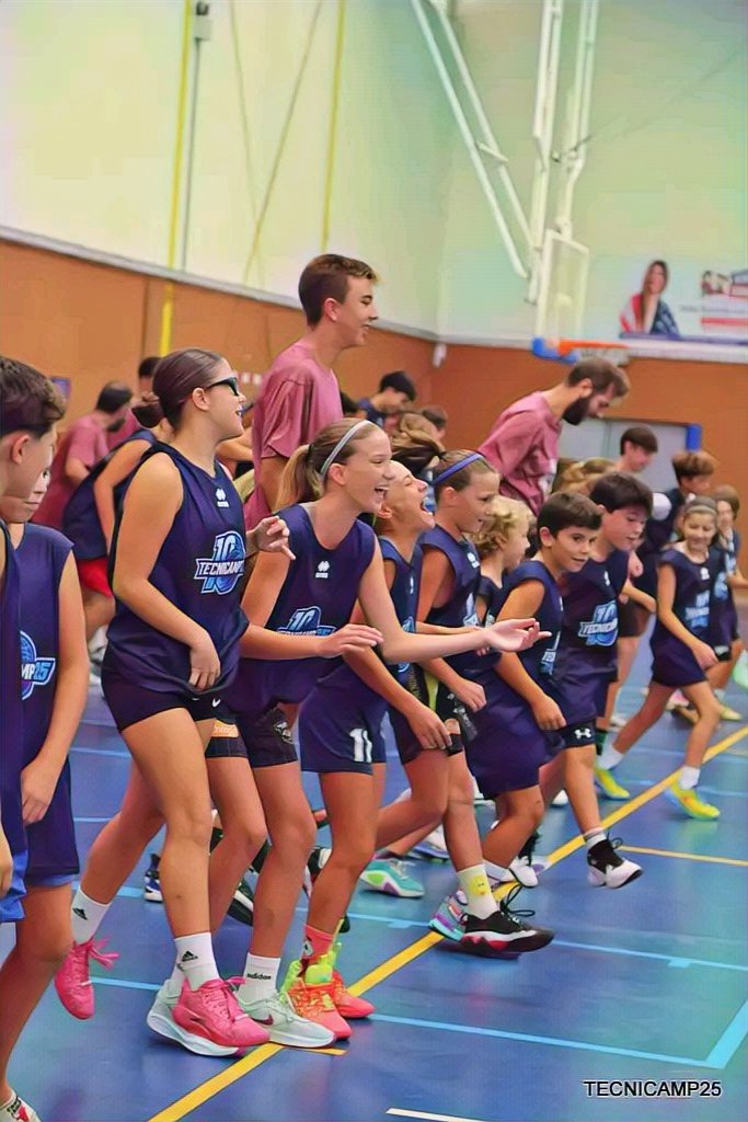 tecnicamp's tweet image. 🔥 Día 4 en Tecnicamp

Hoy hemos buscando ser más eficaces, creativos y agresivos cerca del aro 🏀💥
⁣
Además, hemos vivido una jornada intensa de competición 1 contra 1, donde nuestros campistas lo han dado TODO.
⁣
#Tecnicamp25