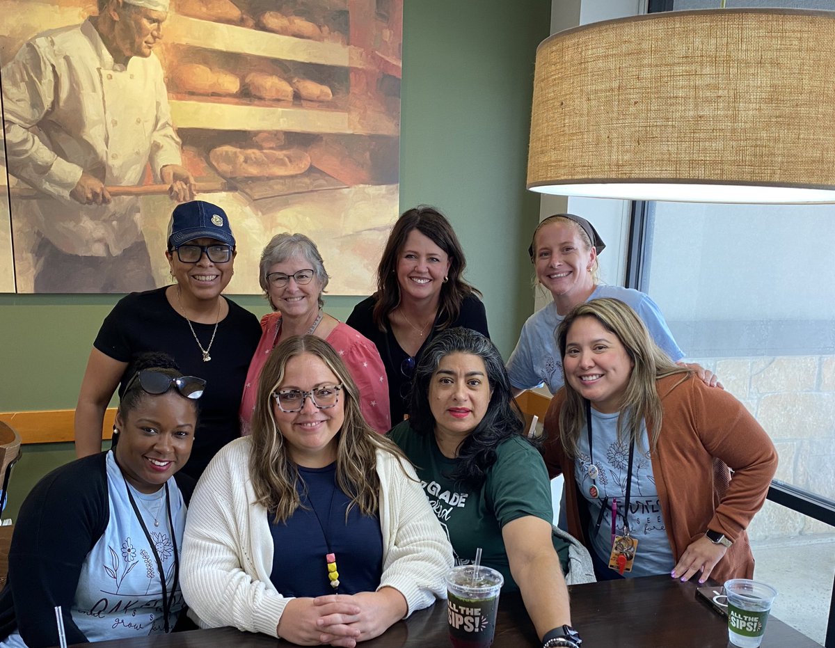 Out in the Community!! Panera Bread was delicious 🤩 We even got the waitress to join us! #OFE2INFINITY <a href="/CorinnaFerrier/">Corinna Ferrier</a> <a href="/HumbleISD_OFE/">Oak Forest Elementary</a>