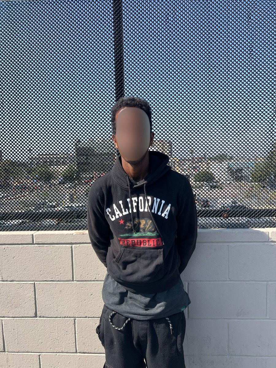 LA - tired of lawlessness? We got you!

7/30 - Our agents were working near #MacArthurPark &amp; saw security guards in a foot pursuit of a man.

Turns out he is a US citizen who assaulted a security guard.

He had warrants for vandalism &amp; contempt of court in MEX. In custody w/LAPD.